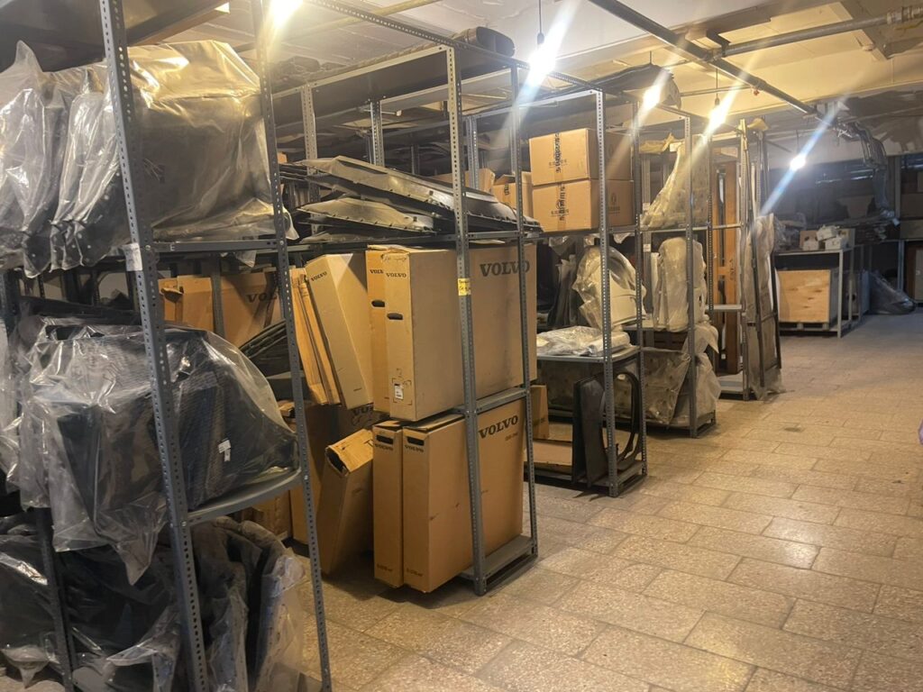 فروشگاه قطعات یدکی خودروهای سنگین کشنده یدالله عربی