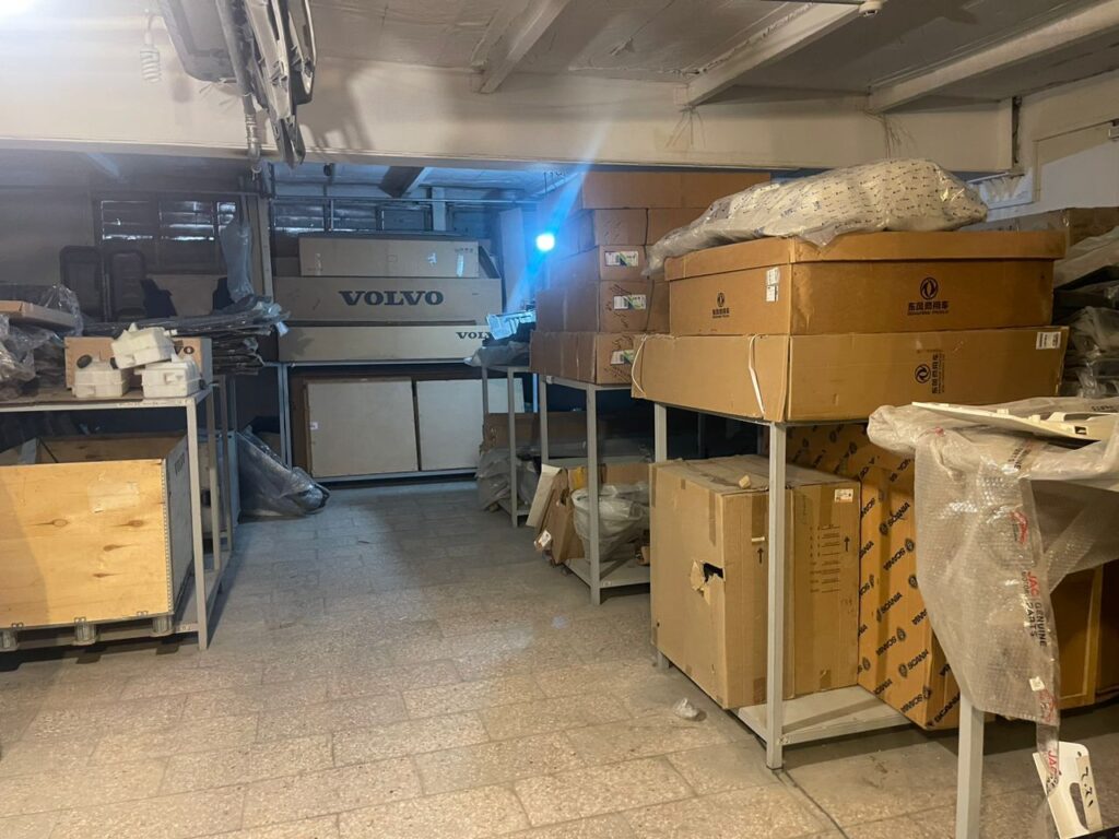 فروشگاه قطعات یدکی خودروهای سنگین کشنده یدالله عربی